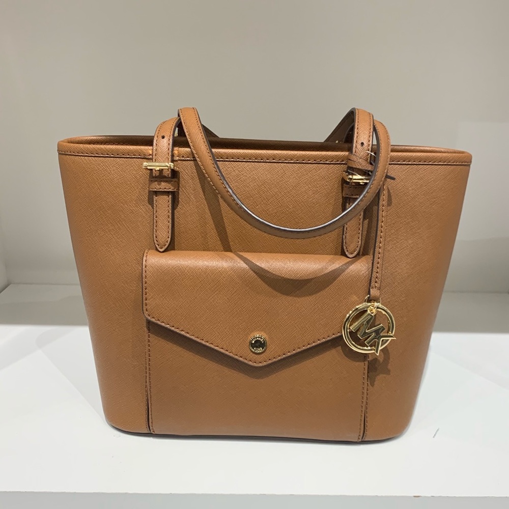 Michael Kors Jet Set Item Medium Tote in luggage